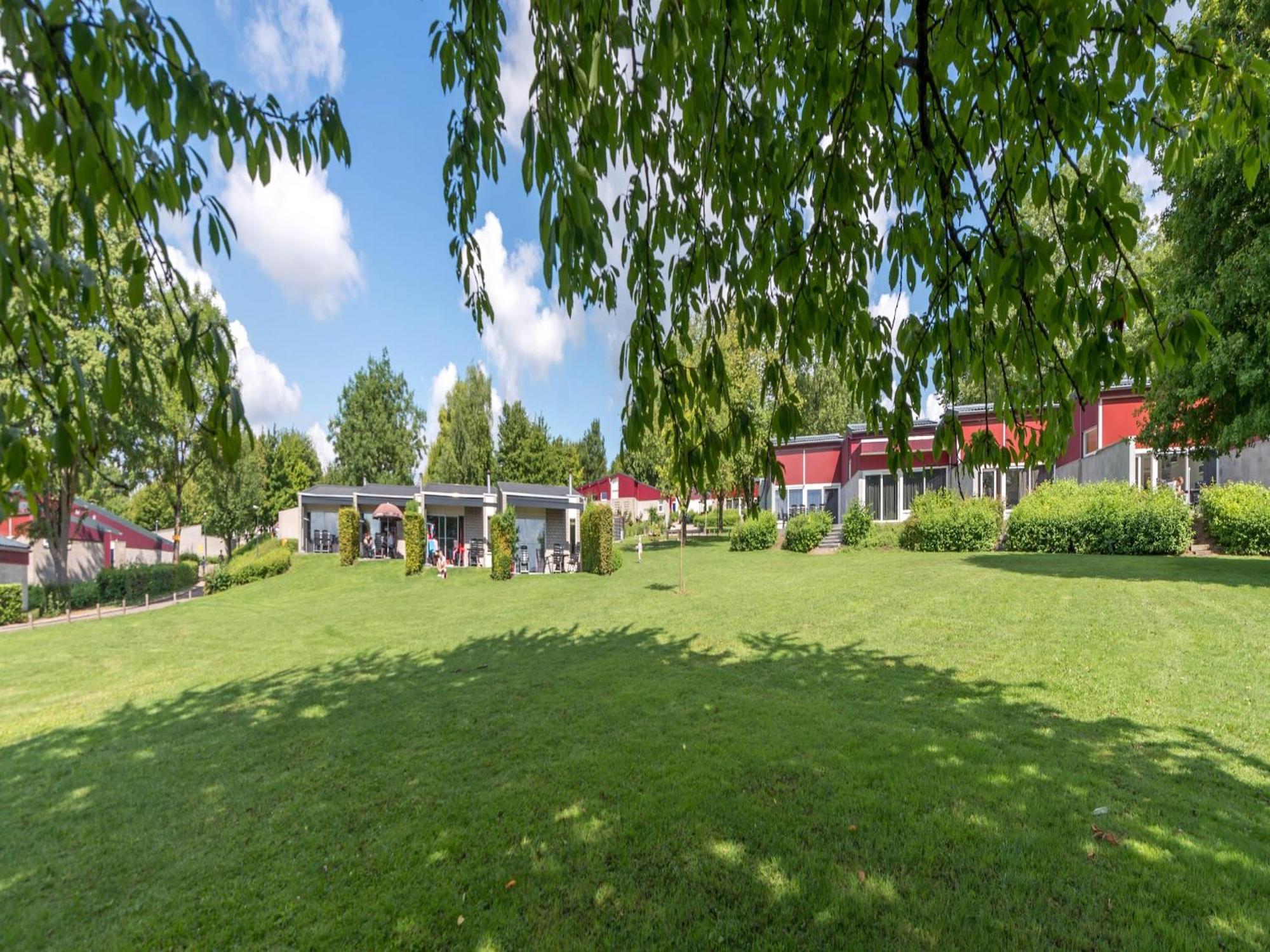 Nice Bungalow With Sauna And Bubble Bath, On A Holiday Park, 4 Km Valkenburg Villa Walem Buitenkant foto