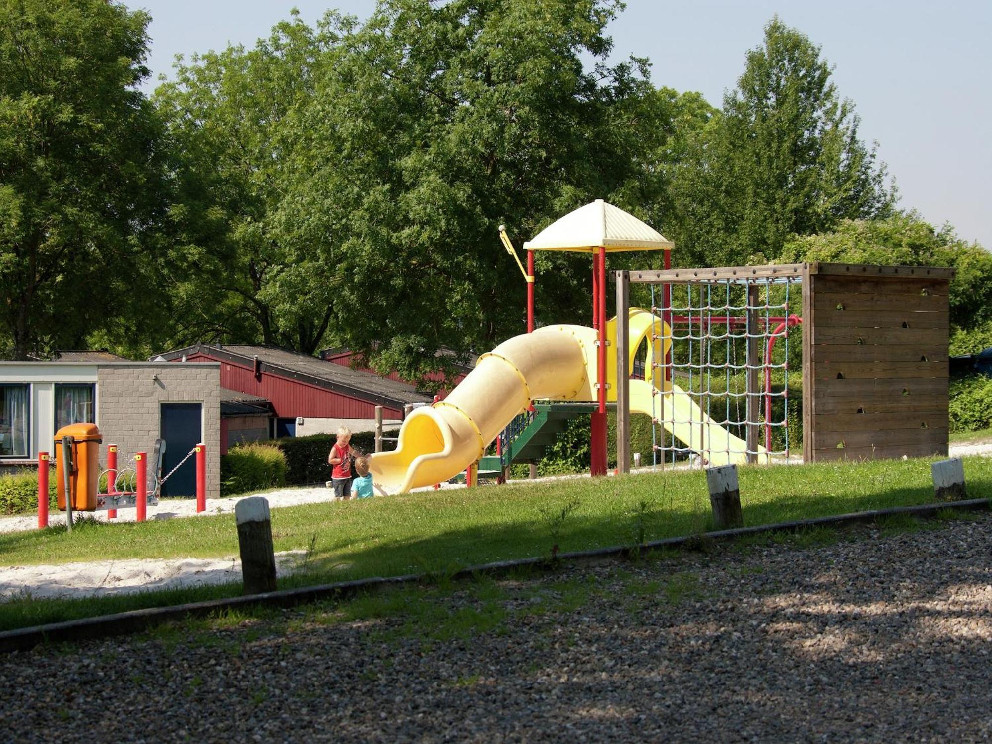 Nice Bungalow With Sauna And Bubble Bath, On A Holiday Park, 4 Km Valkenburg Villa Walem Buitenkant foto