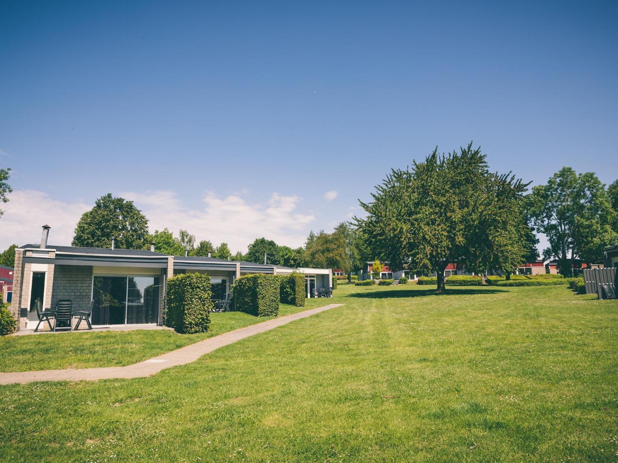 Nice Bungalow With Sauna And Bubble Bath, On A Holiday Park, 4 Km Valkenburg Villa Walem Buitenkant foto