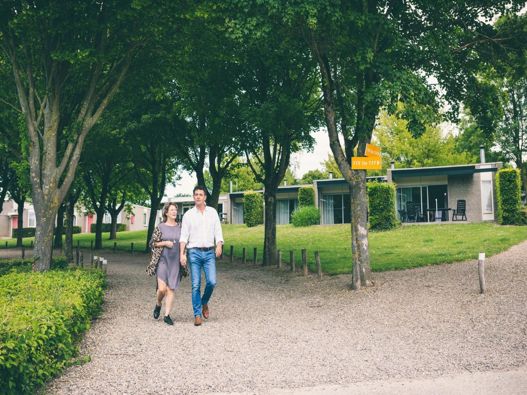 Nice Bungalow With Sauna And Bubble Bath, On A Holiday Park, 4 Km Valkenburg Villa Walem Buitenkant foto