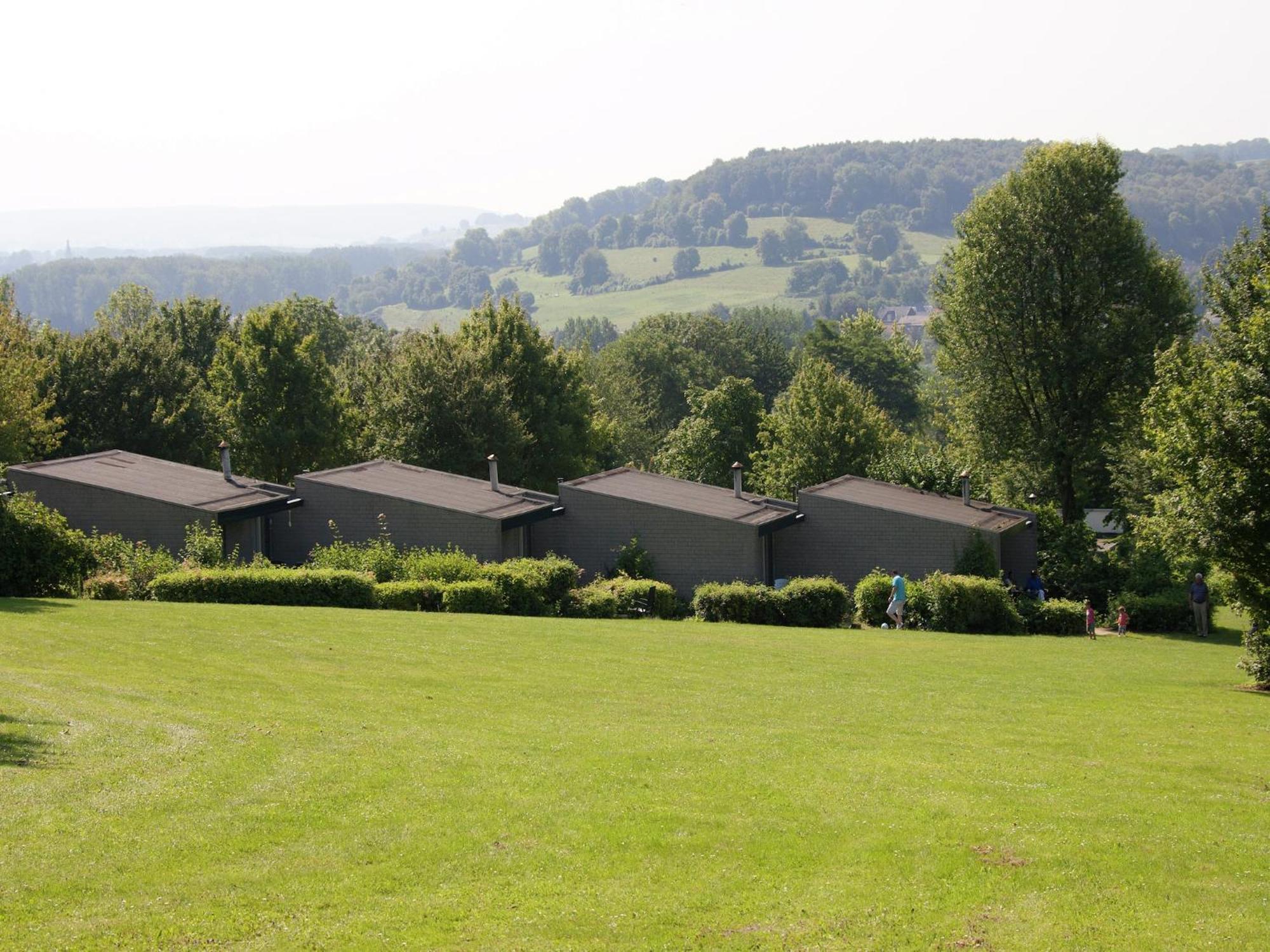 Nice Bungalow With Sauna And Bubble Bath, On A Holiday Park, 4 Km Valkenburg Villa Walem Buitenkant foto