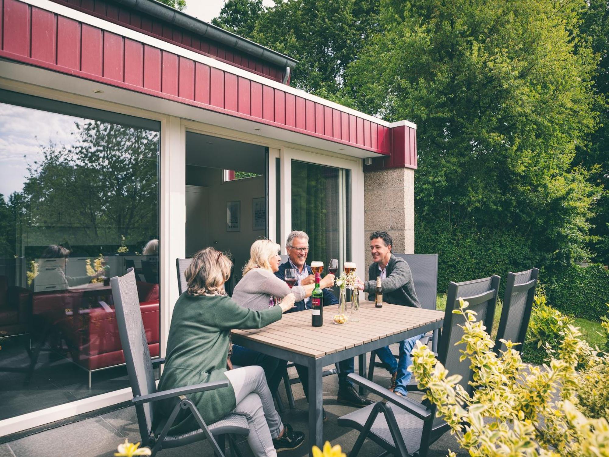 Nice Bungalow With Sauna And Bubble Bath, On A Holiday Park, 4 Km Valkenburg Villa Walem Buitenkant foto